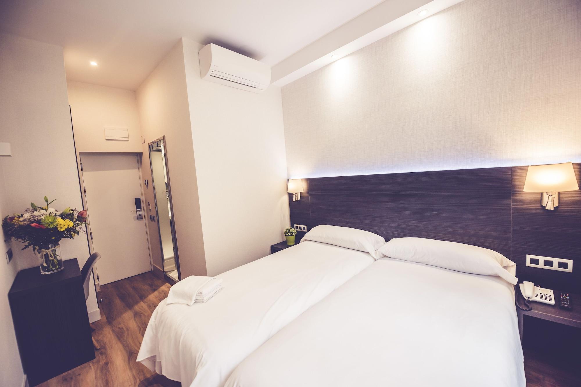 โฮสทัลมาลาสก้า Hotel มาดริด ภายนอก รูปภาพ