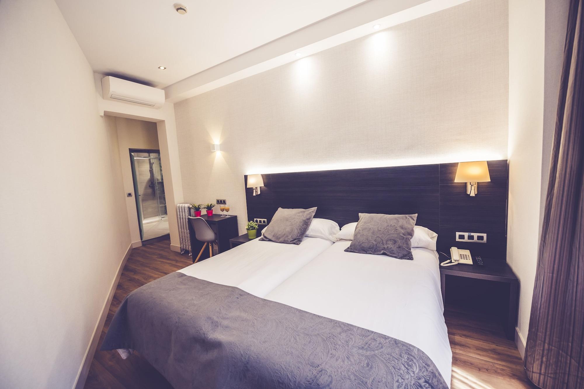โฮสทัลมาลาสก้า Hotel มาดริด ภายนอก รูปภาพ
